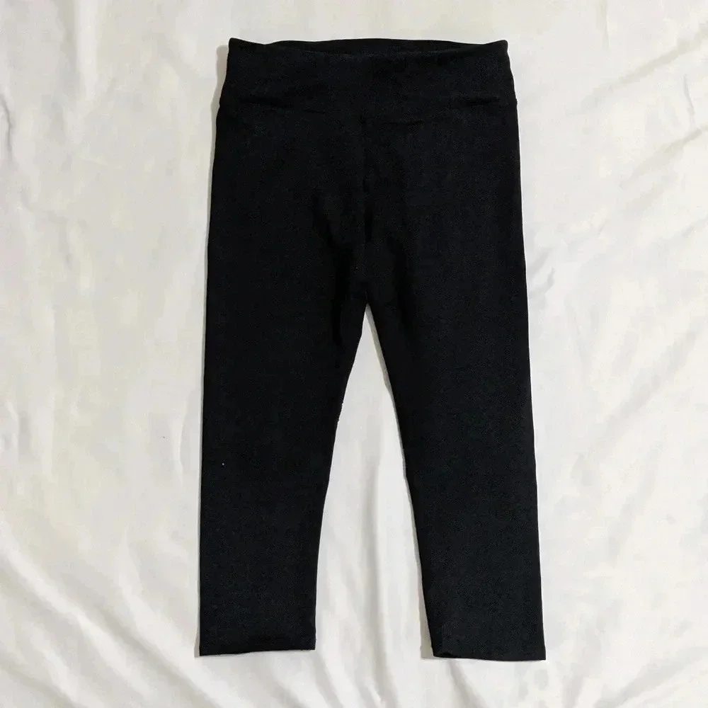 FABLETICS Define PowerHold Mid-Rise Capri, Color Black Size XS - Picture 3 of 14